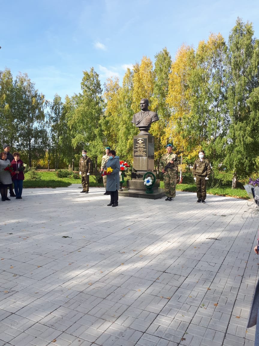 Памятник В.Г.Асапова